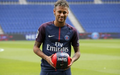 华体会电竞独家-伊布回忆瑞典队巅峰时刻