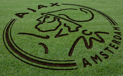 华体会电竞评论-莱万韩国球迷也疯狂